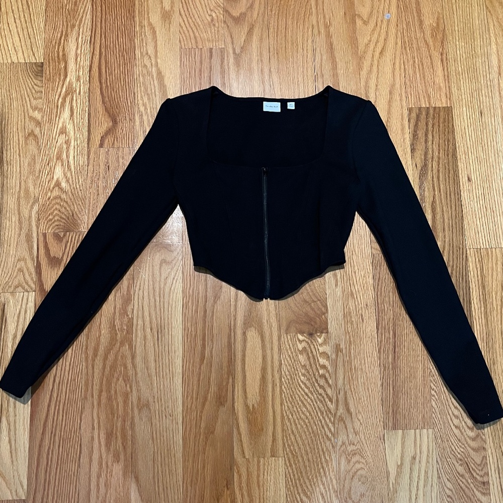 Aritzia Sunday Best - Black Long Sleeve Cropped Coreset Top